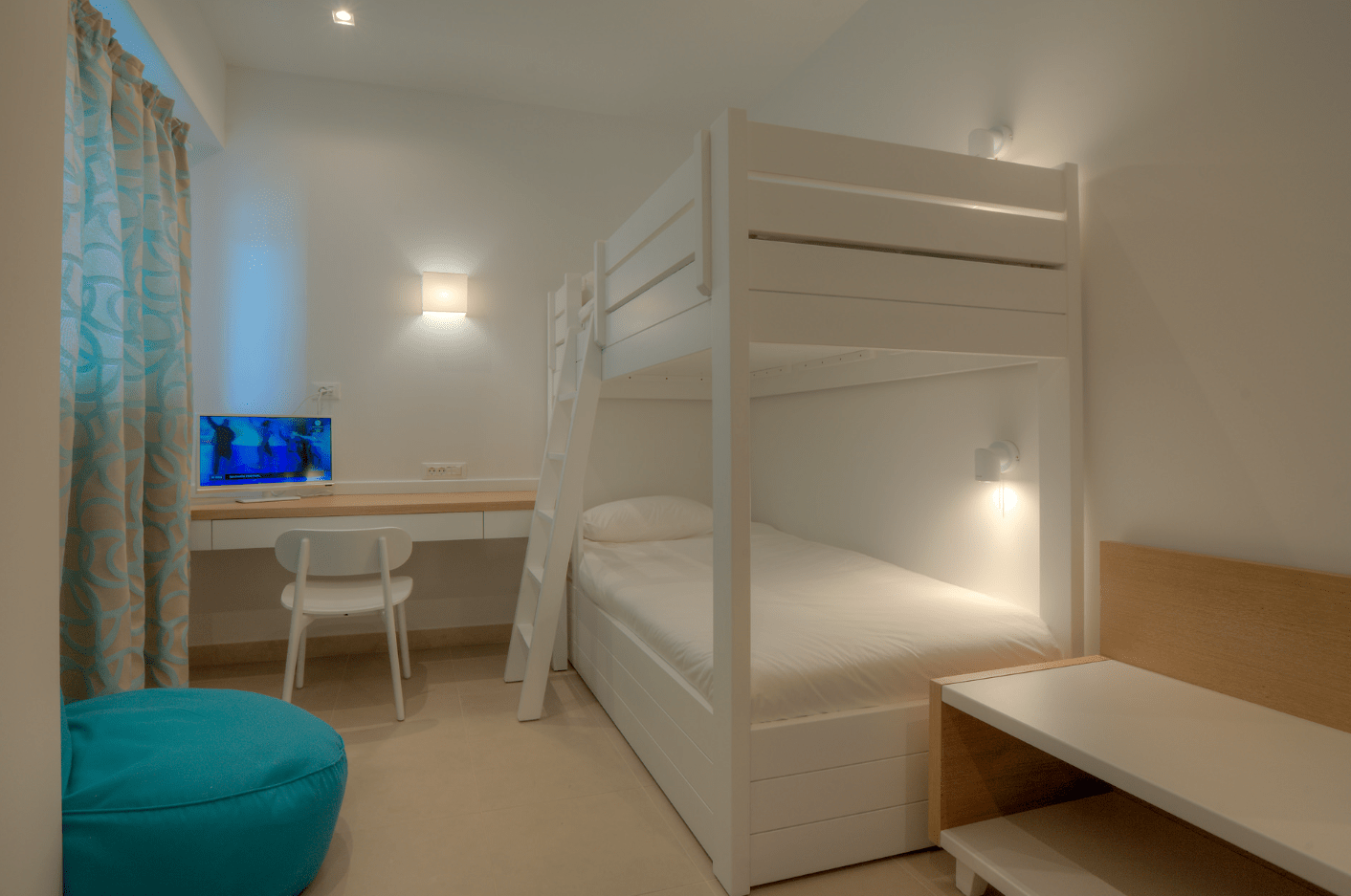 Family Room with Sea View